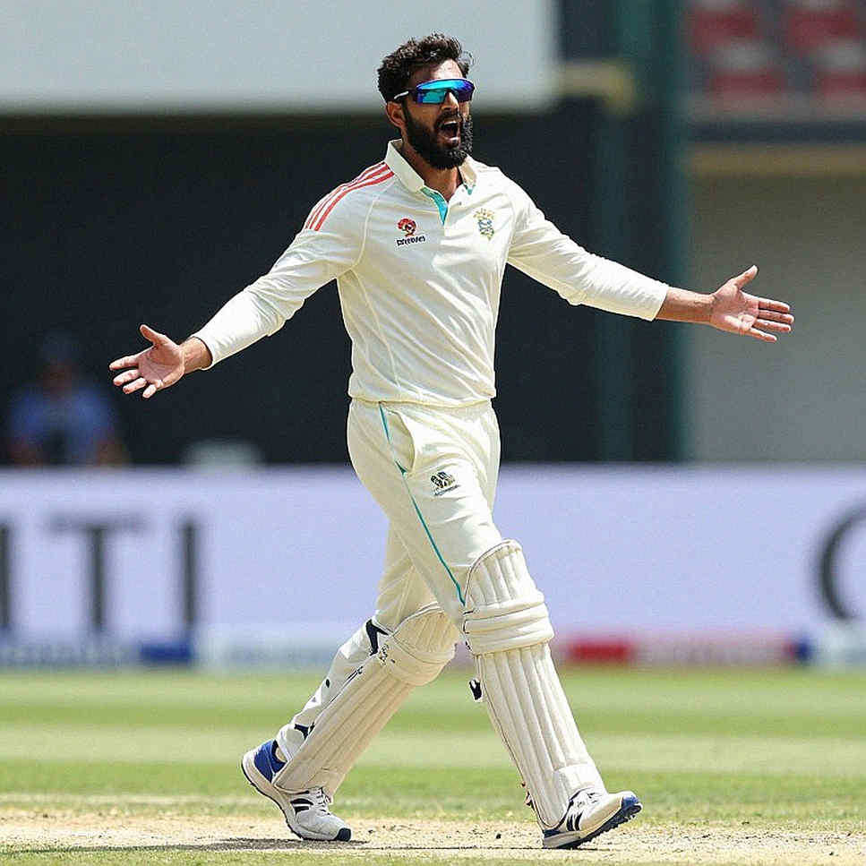 দরজা নয়, জানালা: বিপিএলের দলবদলে এনওসি ফাইলটা যেখানে আটকায়